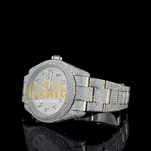 Montre automatique à quartz en acier inoxydable avec cadran en verre, de style hip-hop sportif et tendance, avec une qualité de moissanite VVS. - Product Image 2