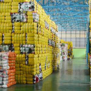 เสื้อผ้ามือสองคุณภาพดีแบบรวมทุกเพศทุกวัย  นำเข้าจากสหราชอาณาจักร  ขายส่งเป็นมัด  ผ้าโพลีเอสเตอร์/คอตตอน  สำหรับทุกฤดูกาล - Product Image 1