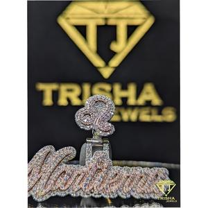 Pendentif personnalisé en argent sterling 925 avec nom en écriture cursive, serti de diamants Moissanite VVS, bijou fleur glacé par Trisha Jewels - Product Image 5