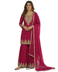 Ensemble de robe de soirée traditionnelle pour femmes Golden Bloom en soie Bhandhani, longueur au sol - Product Image 1