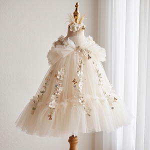 Robe de princesse de luxe pour filles de 1 à 12 ans, faite à la main, en tulle floral 3D, satin respirant, longueur genou, robe de mariage ou d'anniversaire de boutique - Product Image 1