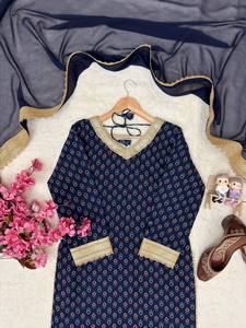 Traje plazzo de georgette azul marino con detalle de encaje con estampado digital, cuello en V, talla única, pantalón y dupatta con borde de encaje, ideal para festivales. - Product Image 5