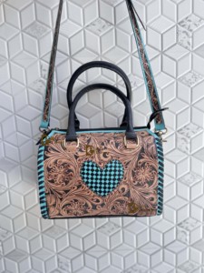 Sac à main Speedy en cuir sculpté à la main de haute qualité, style bohème gypsy, sac à bandoulière fait main, élégant, pour femmes, style western - Product Image 3