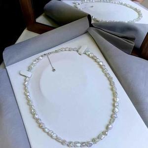 Collier en spinelle et perles d'eau douce de style niche, tendance haut de gamme, chaîne de clavicule, style anti-collision, célèbre sur internet - Product Image 1