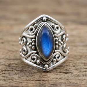 Anillo llamativo de labradorita marquesa – Anillo gótico de filigrana con gema azul brillante, hecho a mano, de plata, regalo para ella - Product Image 1