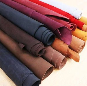 นวมซ้อมมวย Lawd Sports สีแดง ทำจาก PVC/หนัง พร้อมสายรัดสีดำ ทนทาน เหมาะสำหรับฝึกซ้อมคิกบ็อกซิ่ง มวยไทย - Product Image 6