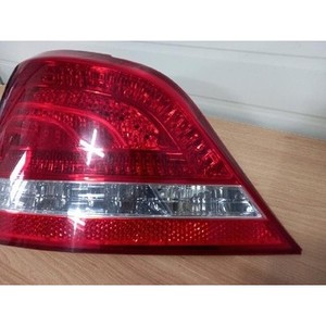 Luz Trasera Izquierda Equus VI 2009-2011 (Izquierda) Usada OEM 924013N000 - Product Image 2