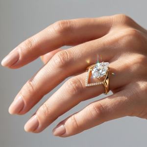 Anillo Único Premium con Diamante Corte Pera de 2.01CT en Forma de V, Oro Sólido de 14K con Diamante Cultivado en Laboratorio, Regalo para Novias, para Bodas y Fiestas - Product Image 3