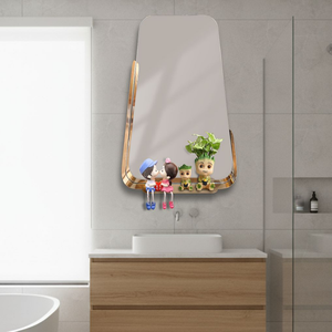 Añada un toque de lujo a su espacio con nuestro espejo con marco de acero inoxidable PVD de primera calidad. - Product Image 4