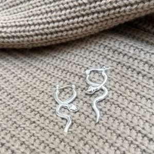 Pendientes de Aro Minimalistas con Forma de Serpiente, Pendientes Bohemios de Latón con Diseño Animal, Pendientes de Latón Plateado para Mujer, Pendientes Finos al por Mayor - Product Image 5