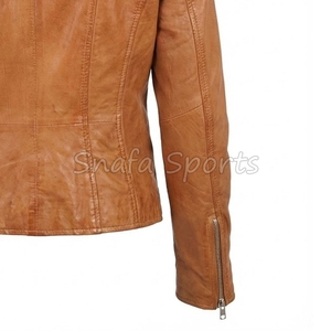 Veste en cuir pour femme de qualité supérieure, courte, marron, style motard, coupe ajustée, avec fermetures éclair argentées - Product Image 5
