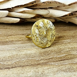 Anillos de Latón de Último Diseño, Estilo Bohemio, Texturizados, con Disco, Unisex, Chapados en Oro de 18k, Anillo Circular Martillado, Bisel de Alta Calidad - Product Image 1