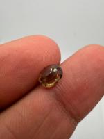 Saphir naturel brun-orangé taille ovale 1,27 carats 7x6x3mm, gemmes de Ceylan facettées à jeu de couleurs/effet de feu, Zehra Gems Jewellery