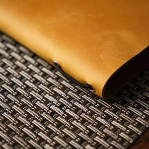 ที่ใส่เมนูหนังแท้พับได้ ดีไซน์หรูหรา ปกป้องอย่างดี ใช้งานสะดวก เหมาะสำหรับร้านอาหาร คาเฟ่ โรงแรม รุ่น LMC-0162 - Product Image 4