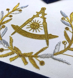 Tablier de Maître Ancien de la Loge Bleue - Broderie à la main en or et argent, Régalia Maçonnique Premium, Tablier Cérémoniel de Loge Franc-Maçon - Product Image 4