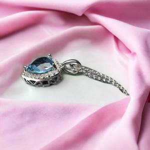 Colgante de Corazón de Topacio Azul Hielo Hecho a Mano, Chapado en Oro de 18K sobre Plata de Ley, Piedra de Nacimiento de Diciembre, Joyería de Gema, Regalo para Mujer - Product Image 3