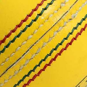 Pelota de Cricket de Cuero Hecha a Mano con Logotipo Personalizado, Pelota de Cricket Profesional para Entrenamiento y Partidos, Pelota Deportiva Cosida a Mano y Duradera - Product Image 4