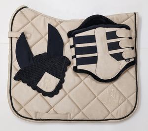 แผ่นรองอานม้าเดรสสาจระดับพรีเมียม สีดำ แบบเย็บติดกัน สำหรับขี่ม้าแบบอังกฤษ รับทำโลโก้ตามสั่ง ขายส่งจากผู้ผลิต - Product Image 2