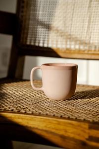 Mug à café en céramique au toucher doux avec glaçure rose blush, contour lisse, poignée ergonomique, conception de rétention de chaleur pour un usage quotidien - Product Image 5