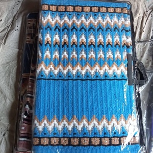 Couverture de selle de cheval de spectacle en laine faite à la main avec logo personnalisé de haute qualité, rembourrage en polyester, design inspiré de la Nouvelle-Zélande, Maanvi - Product Image 6