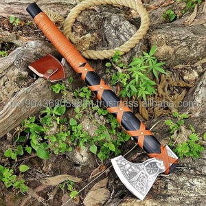 Hacha Tomahawk Hecha a Mano con Envoltura de Cuero Naranja y Hoja Grabada para Uso de Supervivencia - Product Image 1