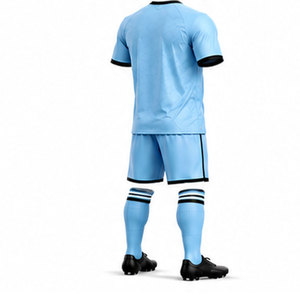 Conjunto de Camiseta y Pantalones Cortos de Fútbol Premium Diseñado para Atletas Competitivos con Tecnología de Control de Humedad - Product Image 5