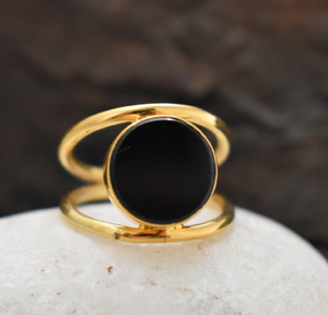 Bague en onyx noir plaquée or 18 carats, bague unisexe en argent faite à la main avec onyx noir - Product Image 2