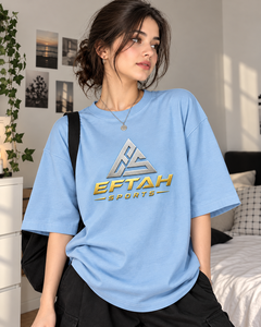 T-shirt ample pour femme, violet clair, à épaules tombantes, avec logo Eftah Sports et imprimé papillon, col rond vert foncé, doré - Product Image 5