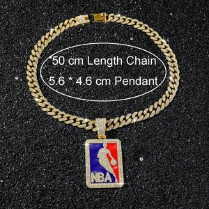 Nouveau Collier Pendentif Logo NBA (Ligue Nationale de <span class=keywords><strong>Basketball</strong></span> des États-Unis) pour Homme et Femme, Chaîne Cubaine en Alliage, Bijoux Hip Hop, Vente en Gros - Product Image 2