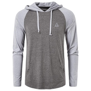 Manténgase cómodo durante los entrenamientos con sudaderas con capucha para hombre con tecnología de absorción de humedad y secado rápido. - Product Image 1
