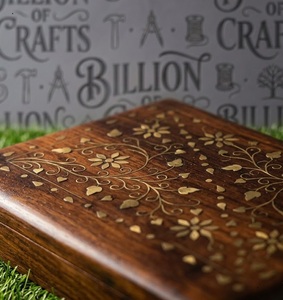 กล่องไม้ฝังทองเหลืองลายดอกไม้ งานฝีมือทำมือสำหรับตกแต่งบนโต๊ะ - Product Image 4