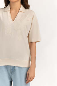 Camiseta de Mujer Transpirable Personalizada, Diseño Moderno, Algodón de Alta Calidad, Color Beige, Cuello Bordado - Product Image 6