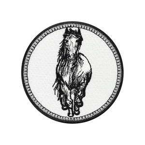 Ensemble de patchs et badges brodés de haute qualité avec logo personnalisé, à coudre ou thermocollants, en PU, pour chapeaux - Product Image 1