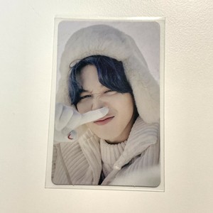 การ์ดรูปสะสมอย่างเป็นทางการของจีมิน แพ็คเกจฤดูหนาวปี 2021 ของวงบีทีเอส - Product Image 1