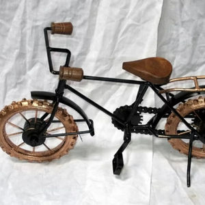 Bicicleta Metálica en Miniatura Pintada a Mano, Estilo Vintage, con Asiento de Madera, para Decoración Navideña del Hogar u Oficina - Product Image 2