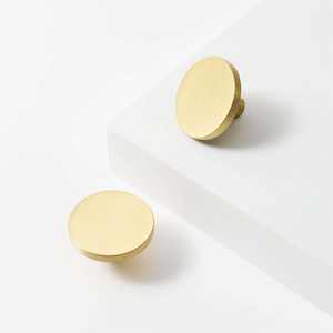 Pomo Moderno para Muebles de Latón Sólido en Forma de Disco, Acabado Dorado Cepillado, Pomo Minimalista para Cajones de Cocina, Armarios y Muebles - Product Image 5