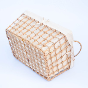 Cesta de paja tejida en forma de trapezoides con forro de tela y asa – Estilo rústico vintage elegante - Product Image 4