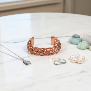 Bracelet manchette tressé en fil de cuivre fait main – Bijou bohème pour hommes et femmes – Jonc ajustable en métal tressé - Product Image 4