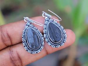 Pendientes de Plata de Ley con Turmalina Negra Natural, Chapados en Oro, Hechos a Mano para Mujer, para Fiestas y Eventos - Product Image 4