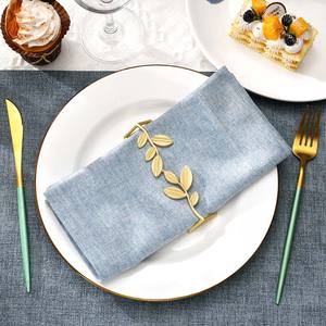 Le porte-serviettes en aluminium ajoute une touche gracieuse et naturelle à la table, léger, durable et au design élégant. - Product Image 3