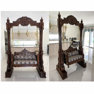 Jhoola/Balançoire en bois de teck entièrement sculpté pour intérieur, style Maharaja, grande taille personnalisée, couleur marron foncé, sur mesure, en vente au Royaume-Uni - Product Image 1