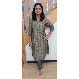 ชุดเต็มตัวมีฟอยล์มัสลินสีเขียวอ่อน (kurta พร้อมกางเกง) - Product Image 1