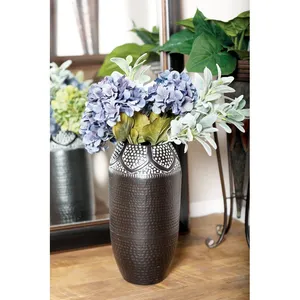Vase de sol moderne en métal noir avec motif géométrique, accent décoratif fait main pour salon et table à manger - Product Image 4