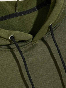 Sudadera con Capucha Personalizada en Color Verde Oliva, Manga Raglán, Estilo Oversize, Diseño con Paneles en Contraste, Unisex, Marca Privada - Product Image 6
