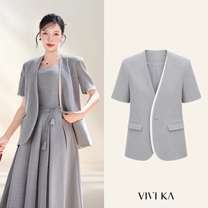 Blazer élégant gris décontracté pour femme, sans col, à manches courtes, avec bordure contrastante, veste cintrée SAYA - Product Image 1