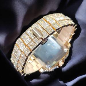 Reloj cronógrafo de moissanita - Pasa la prueba del detector de diamantes, reloj de moissanita 100% hecho a mano - Venta al por mayor y al por menor de proveedor indio - Product Image 3