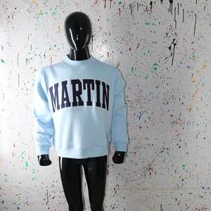 Sudadera MARTIN SKY BLUE con Cuello Alto, 100% Azul, Apliques Bordados, Cuello Ancho, Hilos Finos - Product Image 6