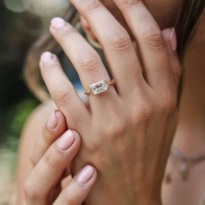 Anillo de Plata de Ley 925 Chapado en Oro de 18K con Moissanita de Corte Radiante de 4 Quilates, Anillo de Lujo para Boda, Aniversario, Compromiso o Fiesta - Product Image 5