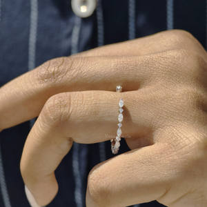 Alianza de boda de oro blanco sólido de 18 quilates con Marquesa TCW 0,38 y moissanita de corte redondo estilo minimalista de espacio abierto para regalo de aniversario - Product Image 2