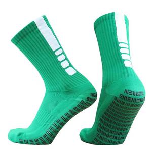 Chaussettes de sport de compression pour hommes, longueur mi-mollet, en tricot de spandex respirant, avec logo sur le bord, rayées, pour l'été - Product Image 3